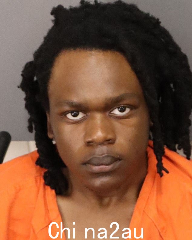 Thomas Mosley,21 岁,在他两岁的儿子和孩子的母亲死亡后被控两项一级谋杀罪