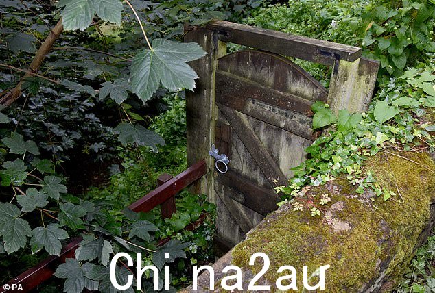 尸体被倾倒在德文郡的索尔科姆,并被警方发现的林地遗址