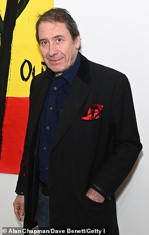 这位明星说 Jools Holland 已经同意参加这项服务。他说他希望汤姆琼斯爵士唱