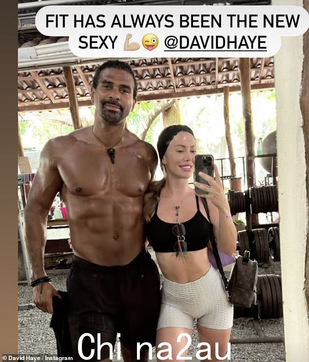 锻炼:Mica 还用她自己的 Instagram 分享了一张她和 David 在健身房的合照,并在照片旁边写道:'健身一直是新的性感'