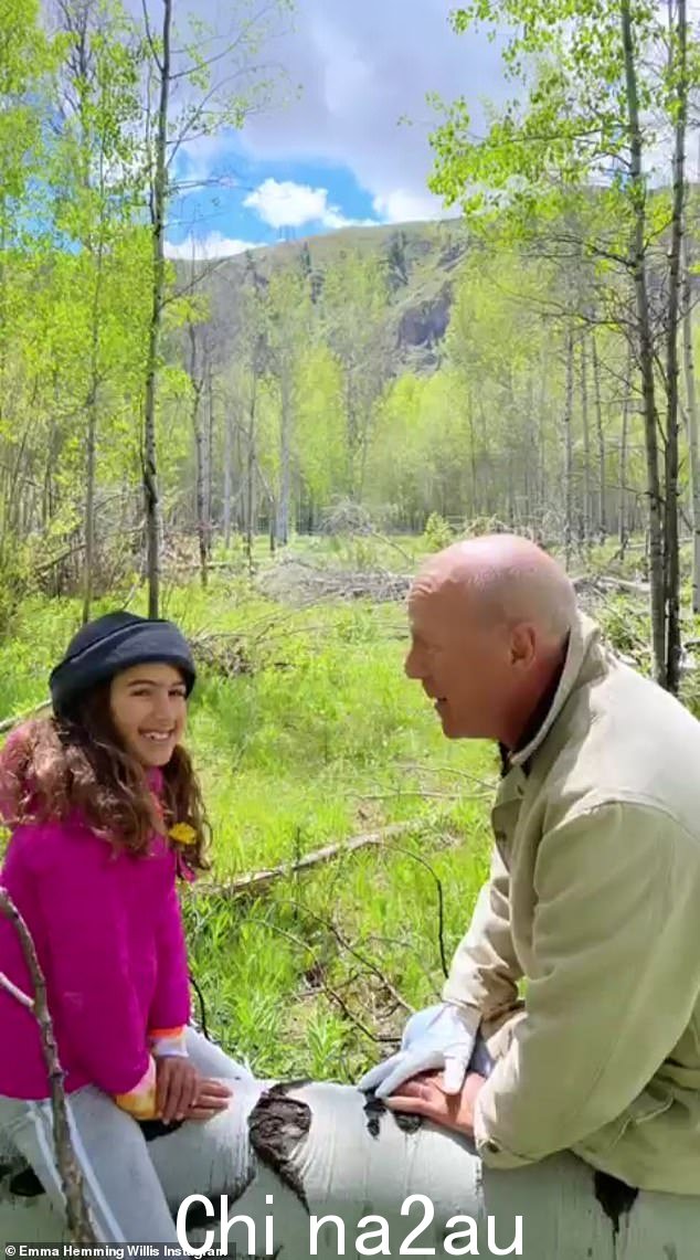 感人时刻:Bruce 和 Mabel 之间有几个甜蜜的时刻