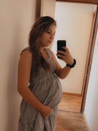 Maree Kuhrt,与 Rhiley Kuhrt 结婚,正期待着他们的第一个孩子。图片:Instagram