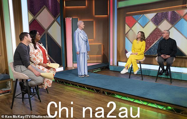 职业:这位 59 岁的时尚大师在 ITV 日间节目中展示时尚片段时,穿着全黄色的衣服看起来令人惊艳,精神焕发