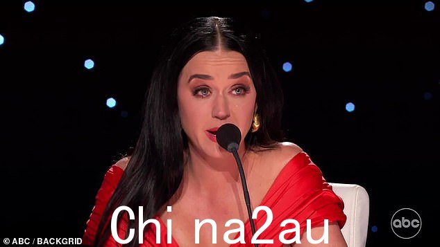 Katy 问:Perry 问 Fire 她对 Stewart 不和她一起唱歌的感觉如何,她情绪激动