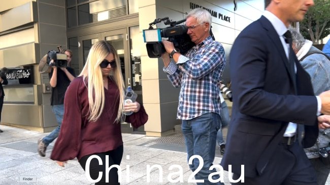 Cleo Smith 的母亲 Ellie Smith 在珀斯地方法院外,为绑架者 Terence Kelly 判刑。图片:已提供