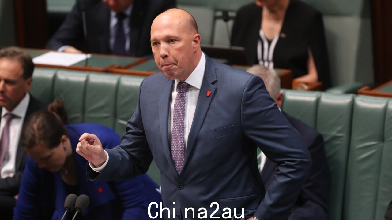 'Not both together': Dutton 承诺支持Voice 的某些但不是全部方面” /><p>澳大利亚天空新闻的政治编辑安德鲁·克伦内尔 (Andrew Clennell) 透露,自由党将支持立法以举行定于 2023 年底举行的公投。</p><p>先生Clennell 说,有五名自由党议员反对该党的正式立场,有 10 名议员表示赞成,还有两名仍然“持观望态度”。</p><p>他补充说,一些议员认为反对声音是一种“冒险的策略”