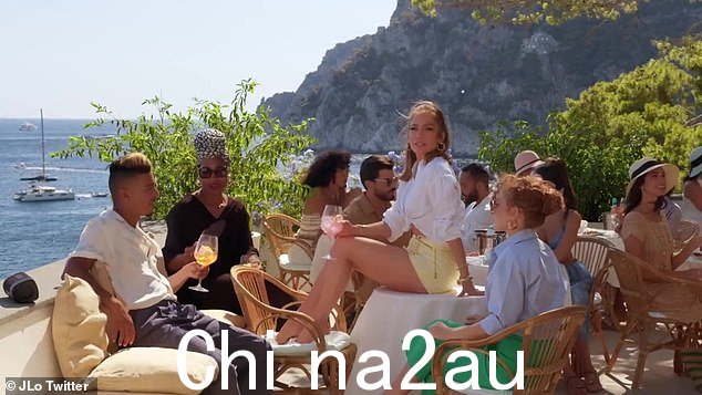 派对女孩:洛佩兹说,'我喜欢娱乐,喜欢和朋友一起放松和放松,但从来没有找到适合我的饮料。我一直在寻找一些我可以享受的东西,这些东西适合我深思熟虑的生活方式。当我找不到它时,我决定创建 Delola'