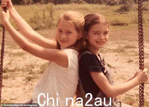 Laura Linney(左)和 Brooke Shields(右)是小学时的青梅竹马