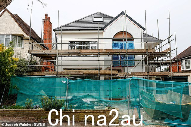 Jay Kurji 在莱斯特 Guildford 路重建的家,被一些邻居描述为‘丑陋的大设计红宝石’。