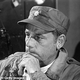 McLean Stevenson 在节目 M*A*S*H 中扮演 Henry Blake。他出现在 1972 系列中