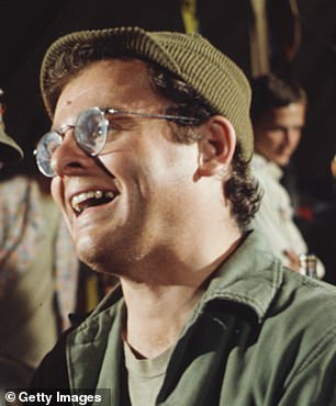 Gary Burghoff 在节目 M*A*S*H 中饰演 Walter Eugene 'Radar' O'Reilly。他出现在 1972 系列中