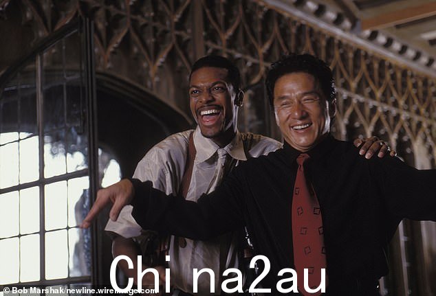 迅速崛起:在短短 12 年的时间里,克里斯塔克(左)从他在 F. Gary Gray 1995 年的斯通纳喜剧《星期五》中抢镜的角色赚取 15,000 美元,到积累了4800 万美元用于 Brett Ratner 与成龙 (R) 合作的动感十足的尖峰时刻三部曲 (1998-2007)