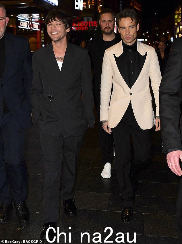 Duo:这是在 Liam 最近在他的纪录片 All Of Those Voices in London 的首映式上与 Louis 重逢