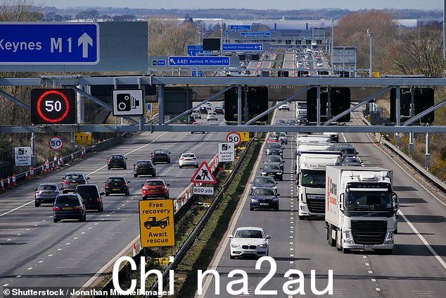 去年 1 月,部长们已经暂停建设新的智能高速公路,将硬路肩转变为另一条活跃的车道并使用可变限速