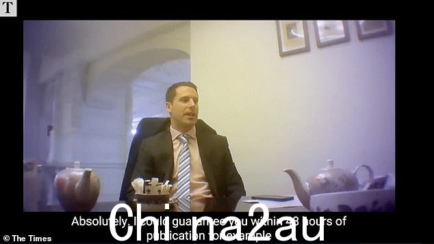 斯科特本顿,布莱克浦南部议员,被拍到说他准备将市场敏感信息泄露给一个虚假的投资基金