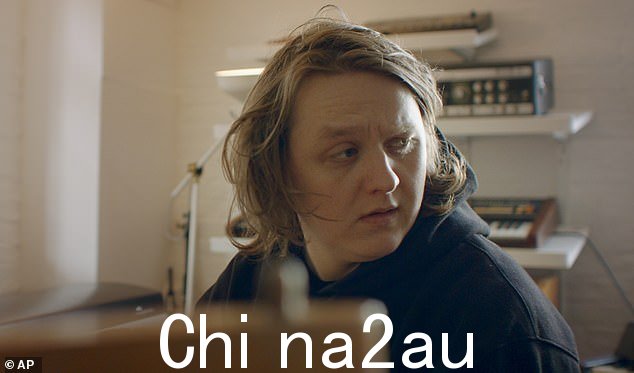 诊断:Lewis 在医生发现他无法控制的肩膀抽搐后被诊断出患有妥瑞症