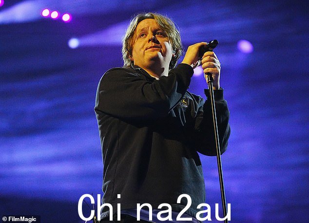 '这是一场艰苦的比赛':周三,Lewis Capaldi 坦率地讨论了他的心理健康问题几乎终结了他的职业生涯,球迷们泪流满面