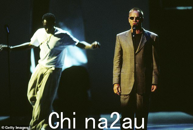 Throwback:Sting 和 Diddy 于 1997 年 9 月 4 日在纽约市无线电城音乐厅举行的 MTV 音乐录影带颁奖典礼上一起演唱了这首歌