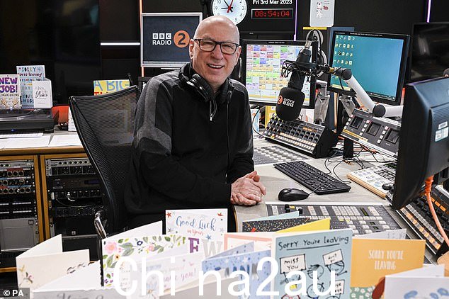 '我们终于把 PopMaster 带到电视上了!'肯·布鲁斯 (Ken Bruce) 已确认将他的热门电台测验 PopMaster 改编成电视节目,将在第 4 频道播出