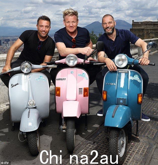 在他的自行车上:这是在 Gino D'Acampo 宣布他不会返回 ITV 的另一系列 Gordon、Gino 和 Fred:Road Trip(L-R:Gino D'Acampo、Gordon Ramsay 和 Fred)之后Sirieix)