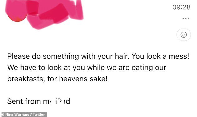 意思是:她上传了巨魔发送的电子邮件。上面写着:'请用你的头发做点什么。你看起来一团糟!'