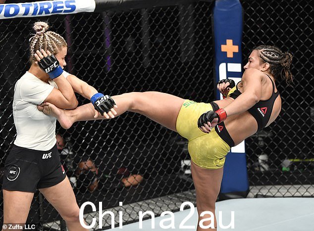 Sport:Paige 是一名前 UFC 拳击手(图为 2020 年 7 月对阵 Amanda Ribas)