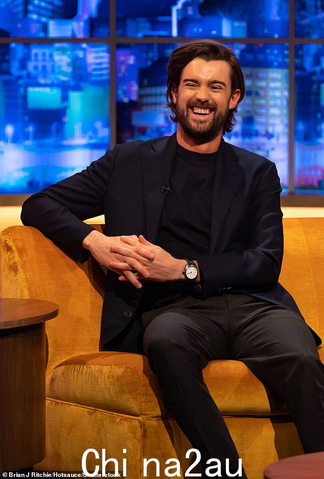 '我太紧张了':Jack Whitehall 透露,他曾经在女友 Roxy Horner 的父母面前表演时从剧本中删掉了关于她的笑话