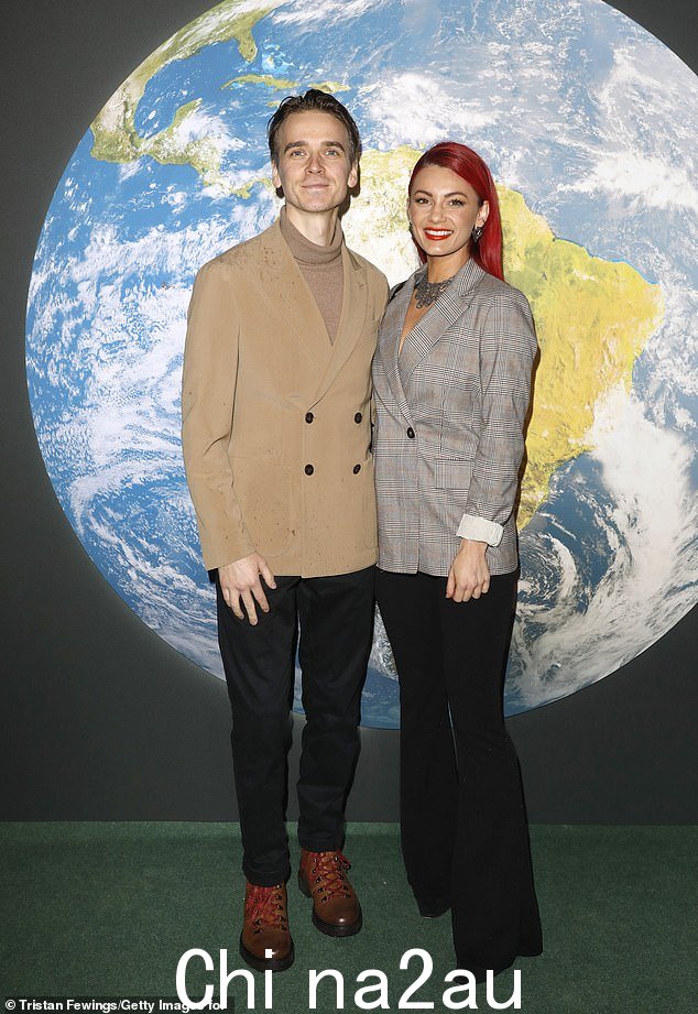 '我非常凌乱!':Dianne Buswell 坦率地讲述了她与男友 Joe Sugg(左)的恋情,当时她向《女性健康》杂志透露了导致他的坏习惯 ' the ick'