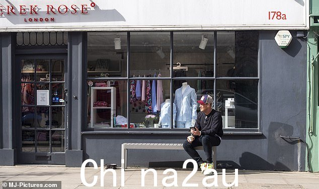 '但是.. 我认为任何能提供机会让人们继续工作的东西,演员和制片人以及所有这些东西' Jason 补充说