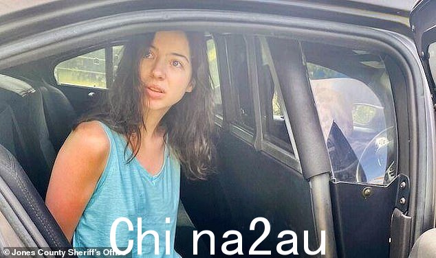 Denise Frazier,19 岁,被发现在一段通过 Snapchat 传播的视频中,描述了她与公犬发生性关系,警察说