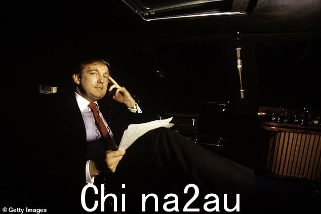 哦,亲爱的:她告诉 Queerty:'我曾经偷过特朗普的豪华轿车,却不知道那是他的轿车?那是纽约的一场暴风雪,他们称之为“东北人”(特朗普 1987 年在他的豪华轿车中拍摄的照片)