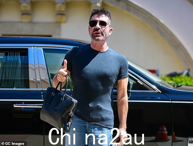 Simon Cowell(如图)在 2020 年的电动自行车恐怖事故后,现在已经停止在下午 6 点之后接听任何工作电话,以消除他生活中的压力