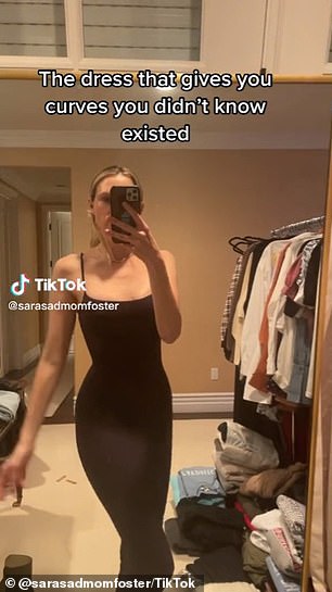 在她的 TikTok 帐户上发布的一个片段显示她和她的女儿在一个巨大的大理石厨房里跳舞,而另一个片段则是她在一个巨大的步入式衣橱里做准备