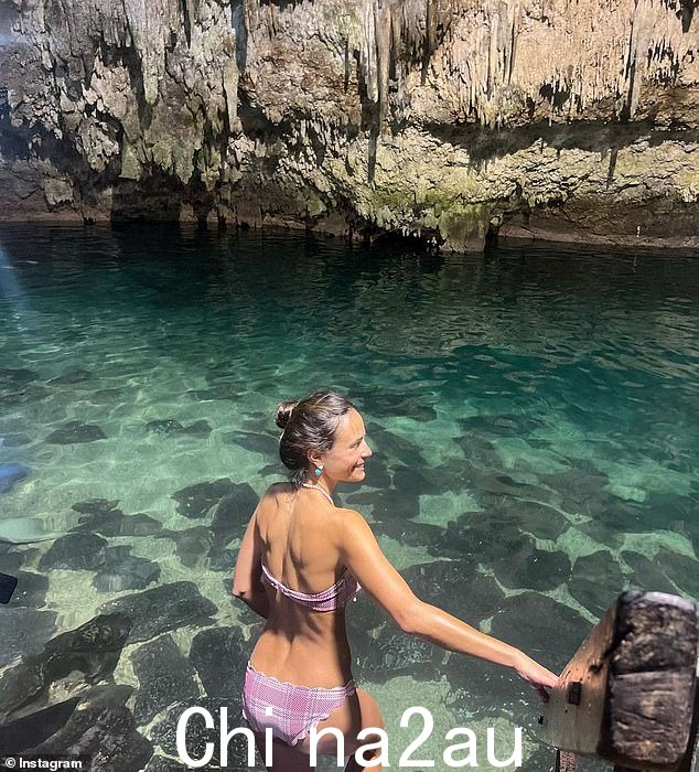 Paradise:最近几天 Jordana 分享了热带度假的照片,她在那里享受了一个天然井