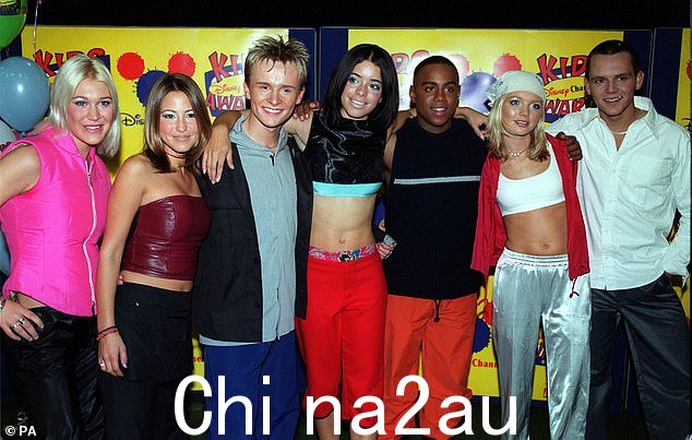 Fame: S Club 7 录制了四张录音室专辑,发行了 11 张单曲,全部进入英国排行榜前 5 名,并继续在全球销售超过 1000 万张专辑