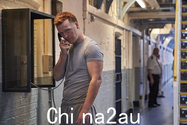 前门卫 Moat (Matt Stokoe),37 岁,射中空手道教练的颈部和胸部,然后近距离向他的头部开了第三枪,纽卡斯尔皇家法院在 2011 年听证会