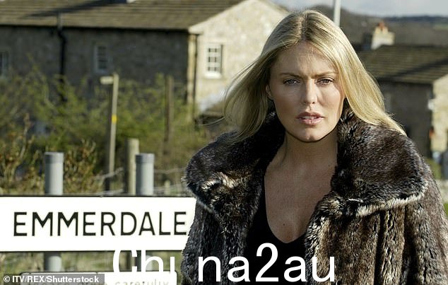嫌疑人:Sadie King (Patsy Kensit) 已成为嫌疑人名单上的名字之一