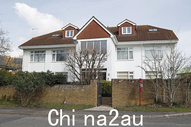 卡特莫尔被发现死在他位于多塞特郡价值 172,000 英镑的公寓里,据说他对 S 俱乐部的新巡演感到兴奋