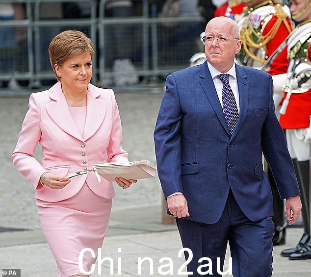 Nicola Sturgeon 一再否认涉及她丈夫的警方调查和据称“失踪”的数十万英镑的派对资金导致她在 2 月份突然辞职
