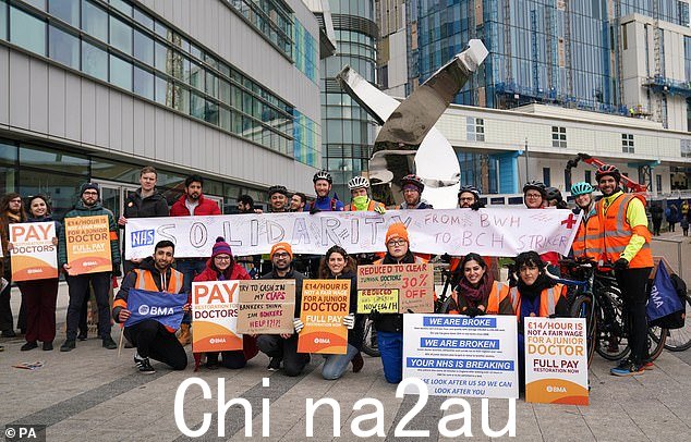 英格兰的初级医生正准备从周二开始采取罢工行动,要求加薪 35% 以弥补 15 年来低于通货膨胀率的加薪