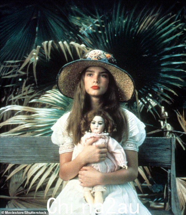 有争议:她在 1978 年的电影《漂亮宝贝》中扮演一名在妓院长大的性工作者,当时她只有 11 岁