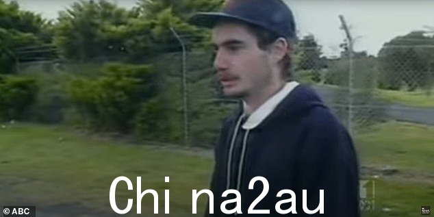 Austin Allan Hughes,现名 Blain Lopez Smith,因 1993 年残忍地用铁锤击杀 6 岁的 John Ashfield 而被判入狱 16 年