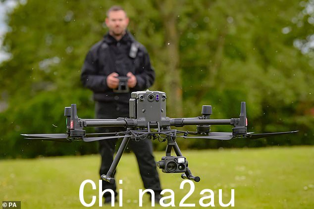 警用无人机现在被用于解决距离驾车者近四英里的'不良驾驶'问题,这在英格兰和威尔士尚属首次