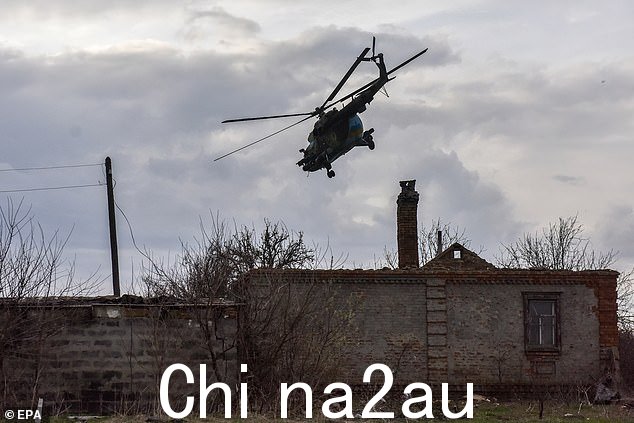 4 月 8 日星期六,一架 MI-8 直升机飞越乌克兰东部的一个秘密地点