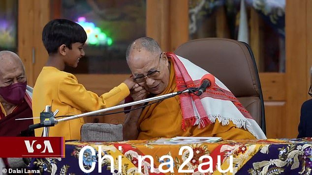 一些达赖喇嘛的支持者站出来为他辩护,声称他们的领导人只是在'开玩笑'