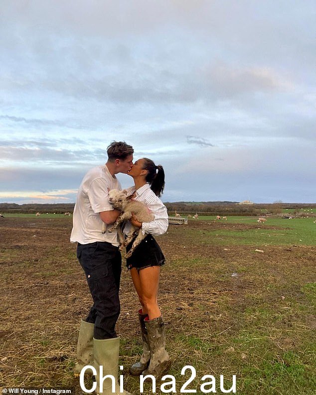 被爱的人:这对夫妇在南非周一晚上的决赛前几天从 ITV2 节目中被抛弃,自从飞回伦敦后就形影不离
