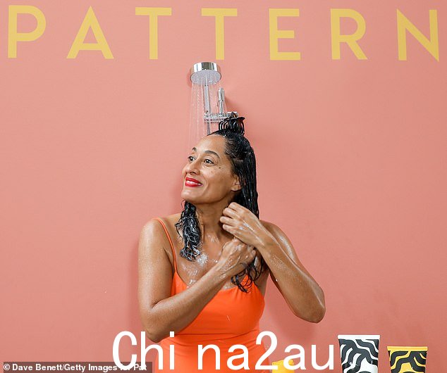 保持忙碌:Tracee 出演了几部热门电视节目,赢得了金球奖,还创作了 Hulu 系列 The Hair Tales;在 2022 年英国推出的 Pattern 上看到