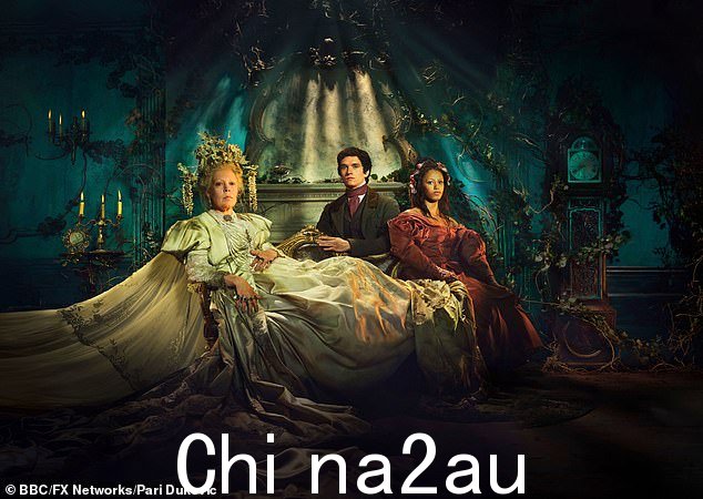 令人震惊的事情:在前一集中,郝薇香小姐还安排了一个由 Fionn Whitehead 饰演的成年 Pip 在他 18 岁生日那天失去童贞