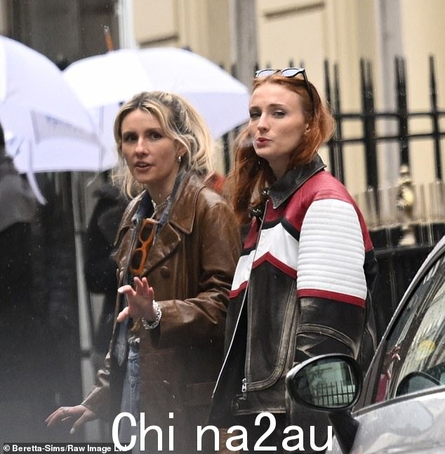 母亲:苏菲与丈夫乔共有两个女儿,威拉,两个,还有一个2022年7月出生的婴儿,名字尚未公布