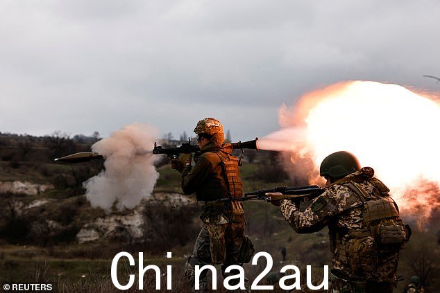 新的乌克兰陆军旅新兵参加了 3 月 27 日在顿涅茨克东部地区举行的军事演习,因为部队希望在春季反攻中收复有争议的地区